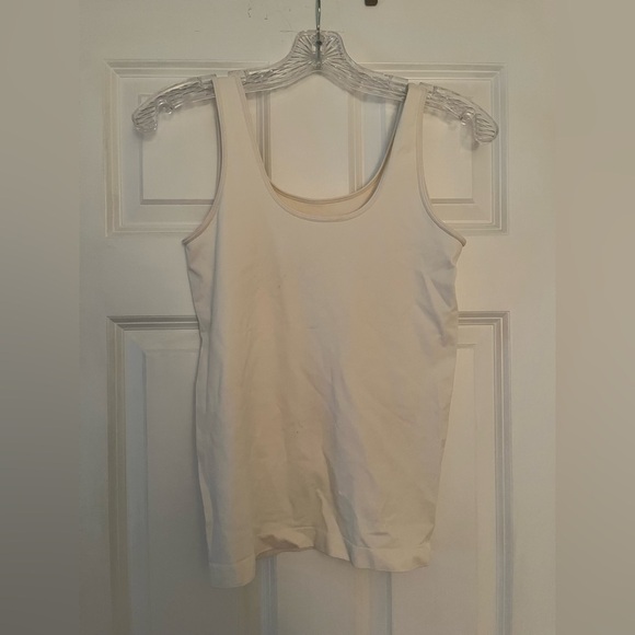 Ann Taylor Seamless Tank - Picture 3 of 5